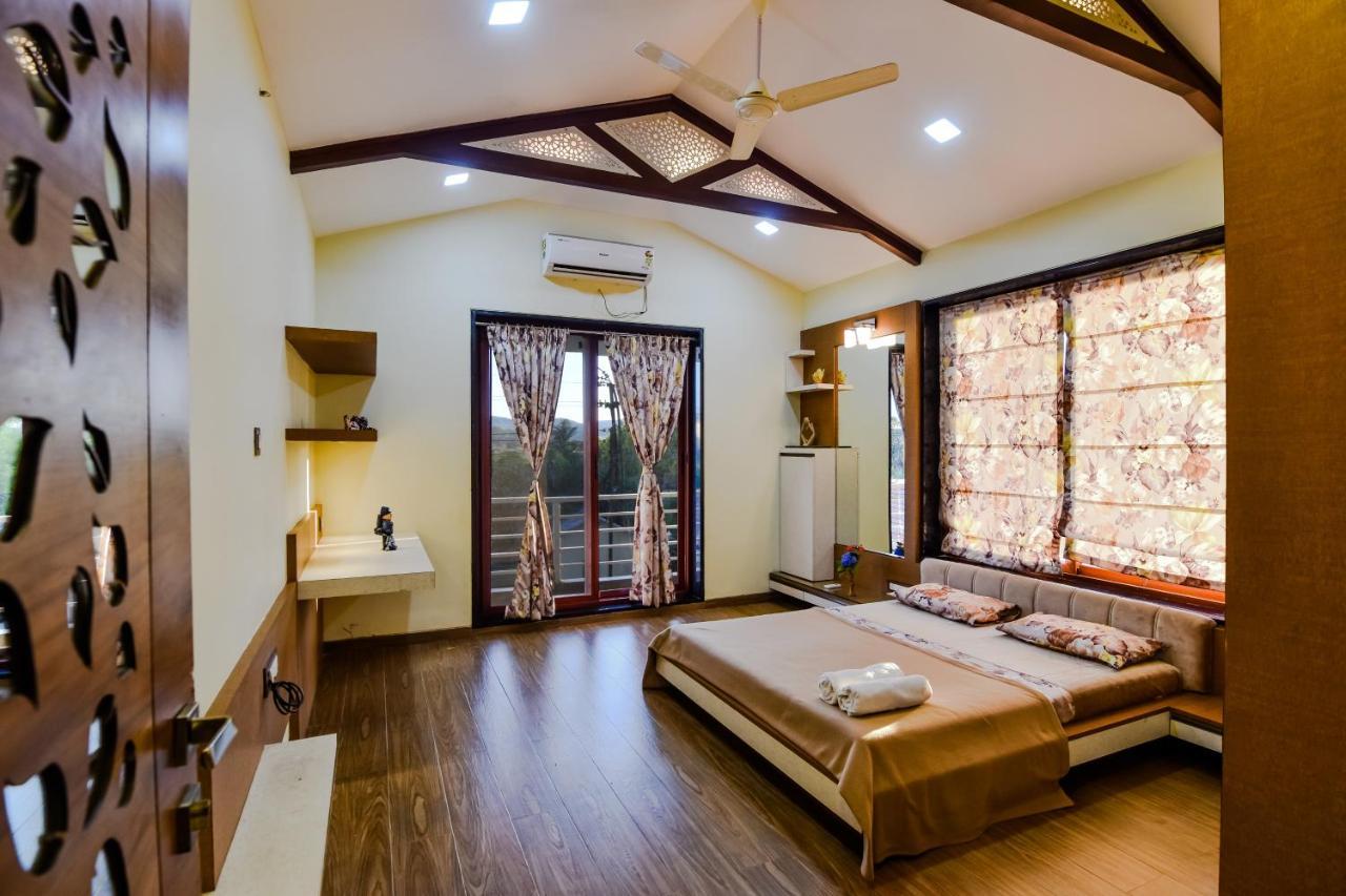 Lifeline Villas - Luxurious Taraangan 4 Mountain View Villa With Biggest Pool And Huge Open Area Lonavala Exterior foto
