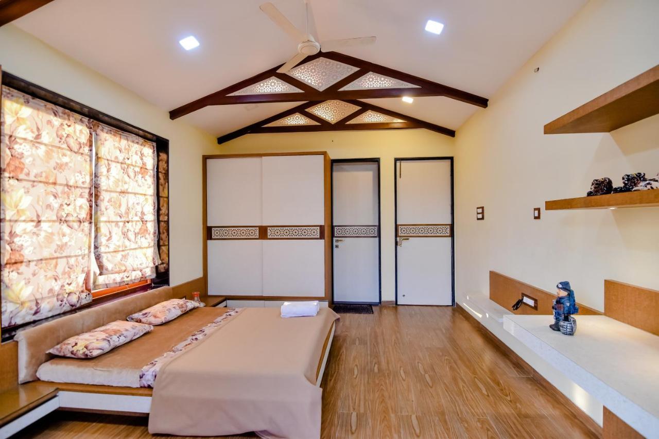 Lifeline Villas - Luxurious Taraangan 4 Mountain View Villa With Biggest Pool And Huge Open Area Lonavala Exterior foto